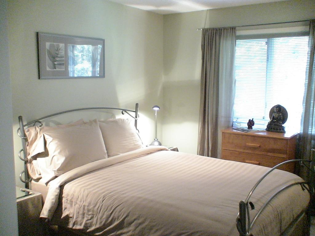Redwood Meadows Bed And Breakfast Bragg Creek Δωμάτιο φωτογραφία