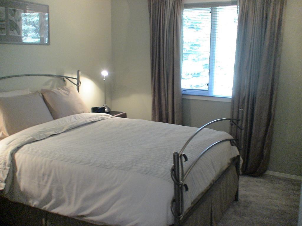 Redwood Meadows Bed And Breakfast Bragg Creek Δωμάτιο φωτογραφία