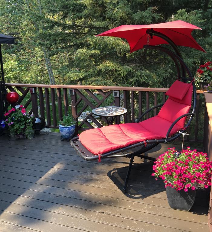Redwood Meadows Bed And Breakfast Bragg Creek Εξωτερικό φωτογραφία