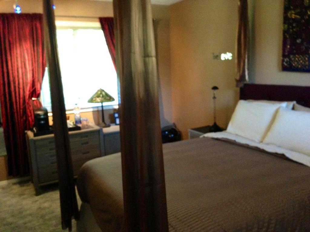 Redwood Meadows Bed And Breakfast Bragg Creek Δωμάτιο φωτογραφία