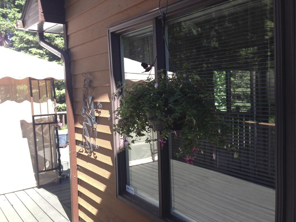 Redwood Meadows Bed And Breakfast Bragg Creek Εξωτερικό φωτογραφία